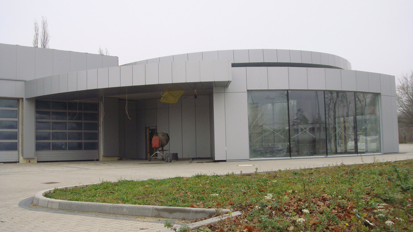 salon samochodowy Lexus Szczecin prace wykończeniowe zewnątrz 2