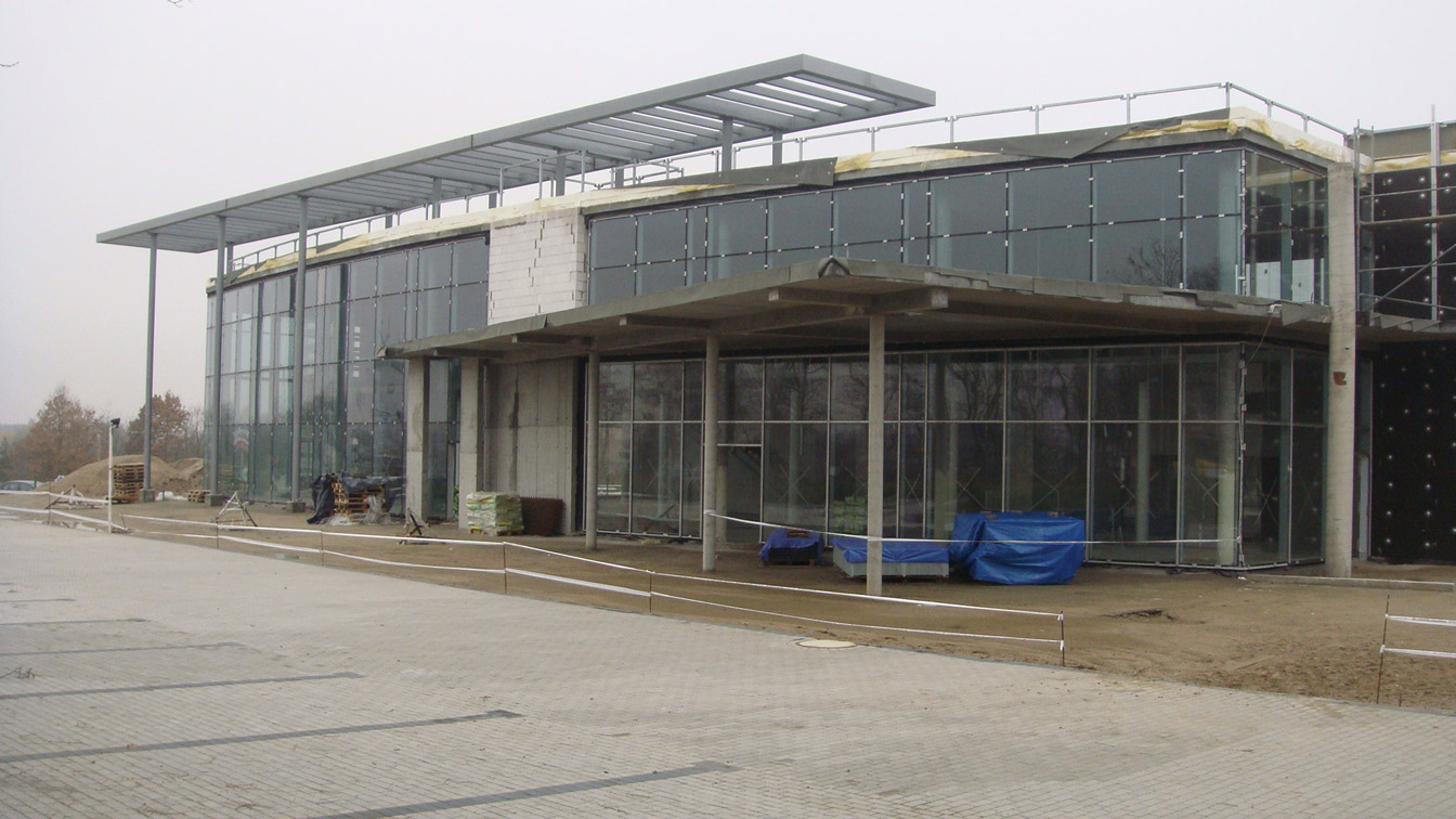 salon samochodowy Toyota Szczecin prace wykończeniowe zewnątrz 3