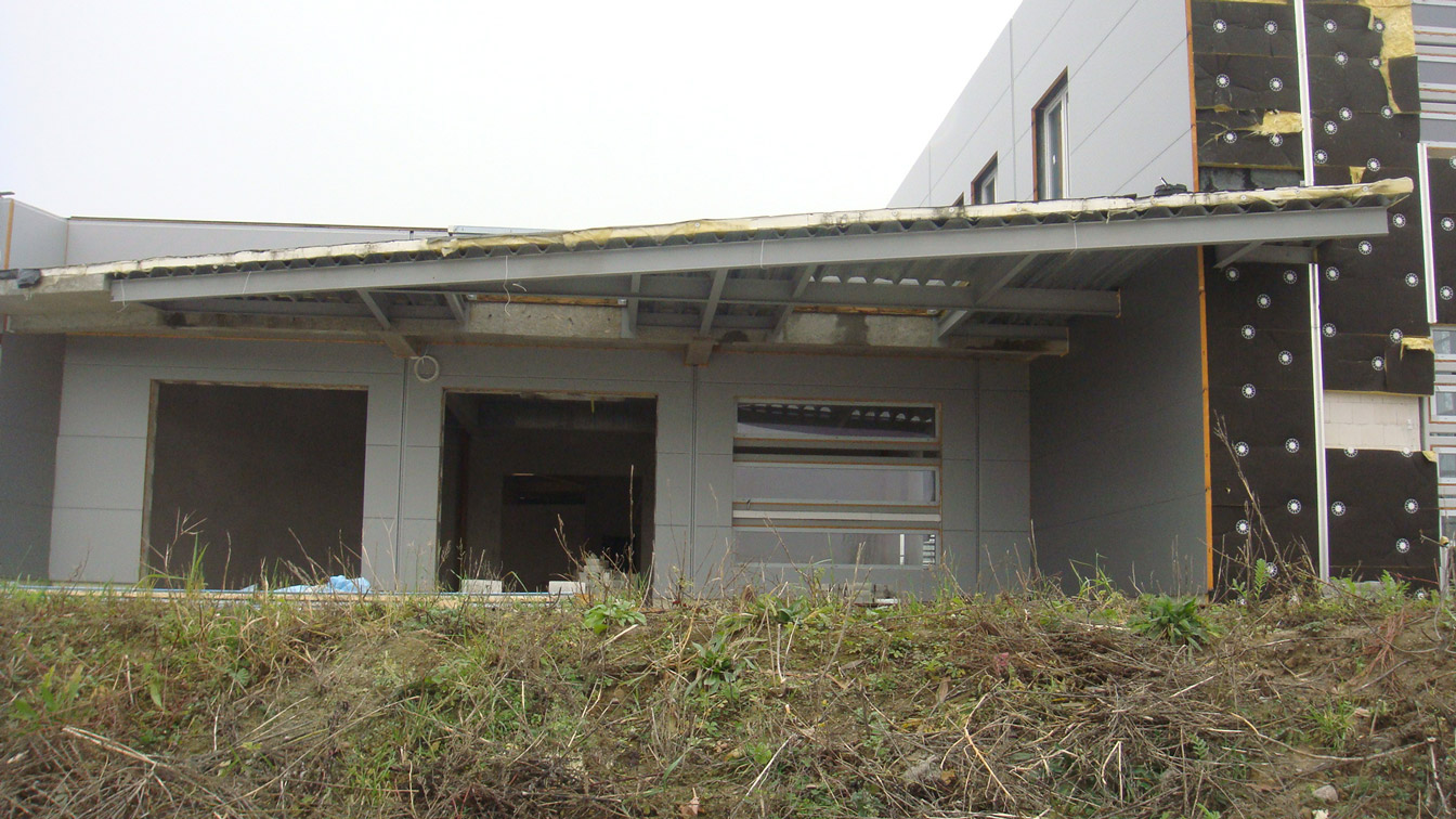 salon samochodowy Toyota Szczecin brama zewnątrz